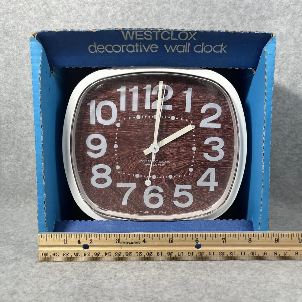 Vintage Westclox Walltone Electric Wall Clock Walnut‎ Woodgrain USA Retro Decor